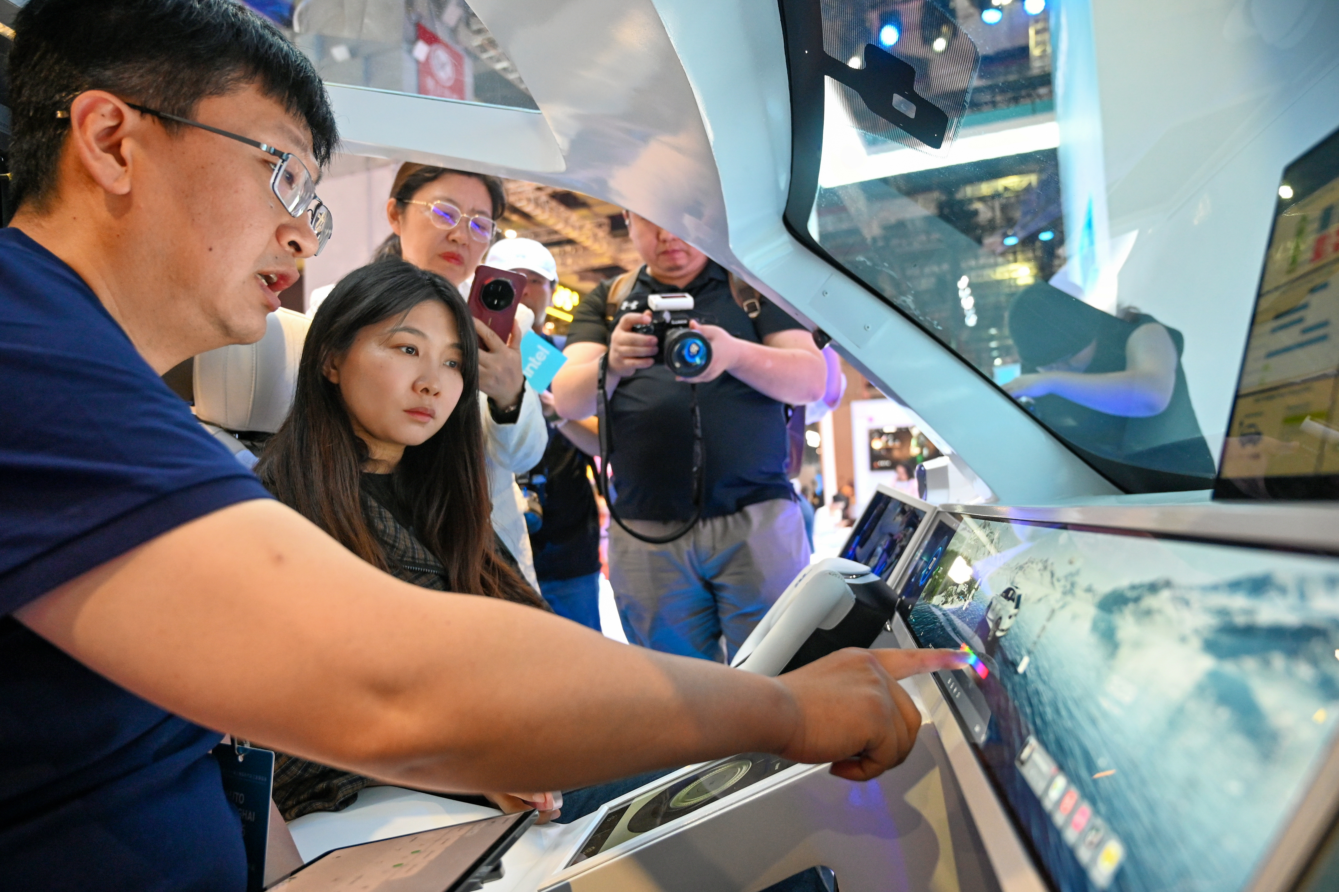 Intel Unveils AI-Enhanced Multi-Node SDV SoC at Auto Shanghai